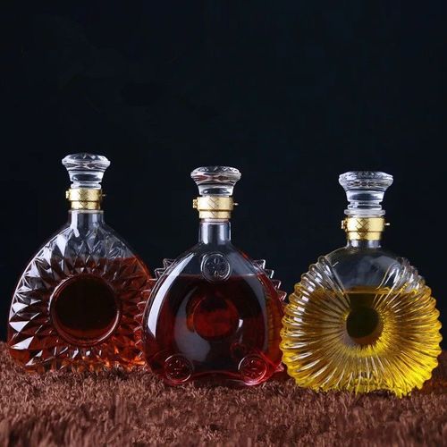 厂家直批500ml创意白酒瓶 高白料玻璃与水晶盖定制，赋能酒类品牌升级