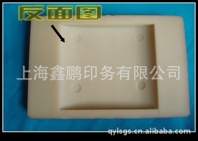 酒类塑料牌与电镀标牌 品牌形象的精致名片——上海鑫鹏印务专业定制